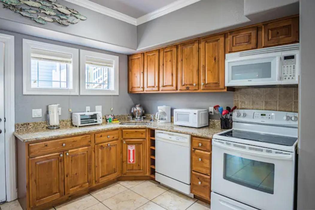 7 Bedroom Home Steps To The Beach With 4 Patios And Pool! Sleeps 20 Port Aransas Exterior foto